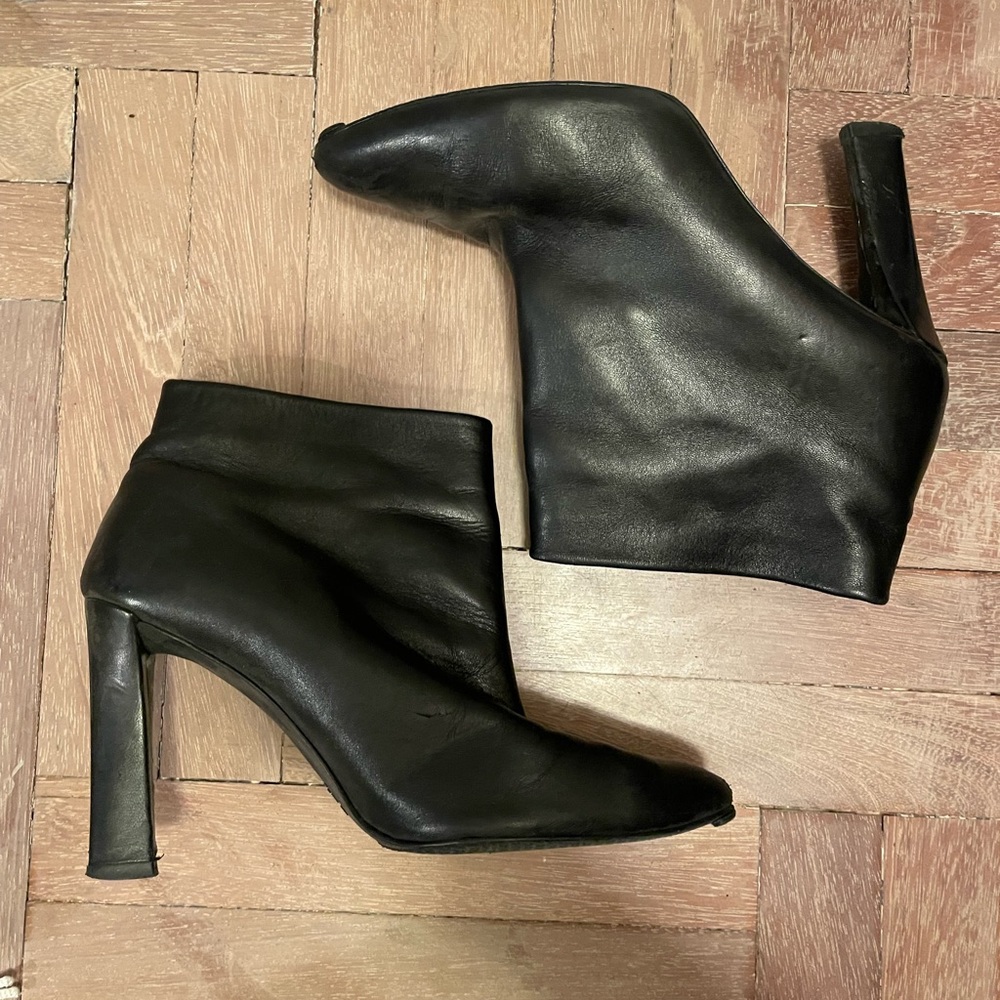 GUC Stuart Weitzman black leather booties